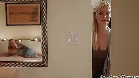 Sexy young girl with a sexy body sapphiceroticaedo