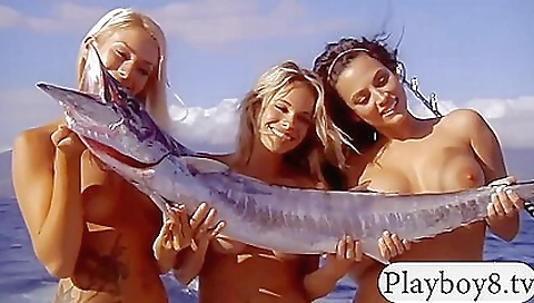 Cute gal sex with sexy blondes