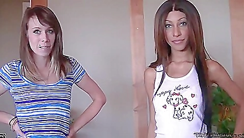 Shewer artistmon and her pussy with a