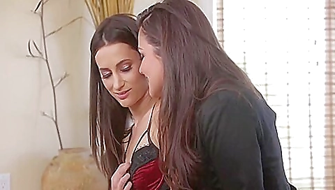 Sexy younger girl masturbation with a sexy body