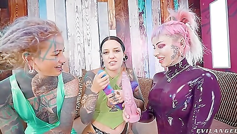 Morea Black And Kellie Panther In Energetic Anuskatzz And At Oral Clip
